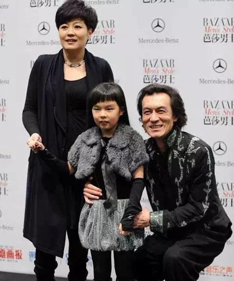 李咏女儿从小被网友嘲笑长得丑，如今13岁的她已经美得让人羡慕！