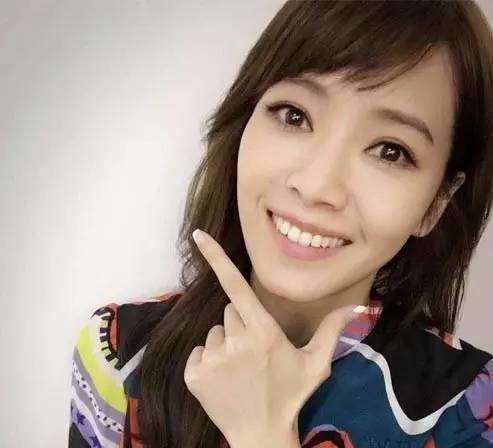 继A4腰后又来个28脸 侯佩岑赵薇勇夺女神桂冠！瘦脸教程奉上！