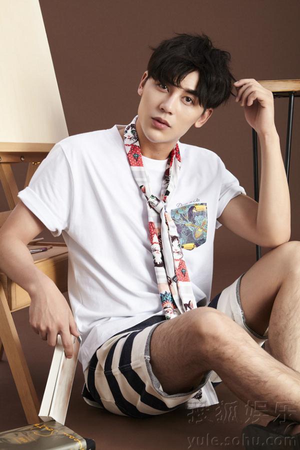 陆钧彦演绎时尚大片帅气清新少年感十足