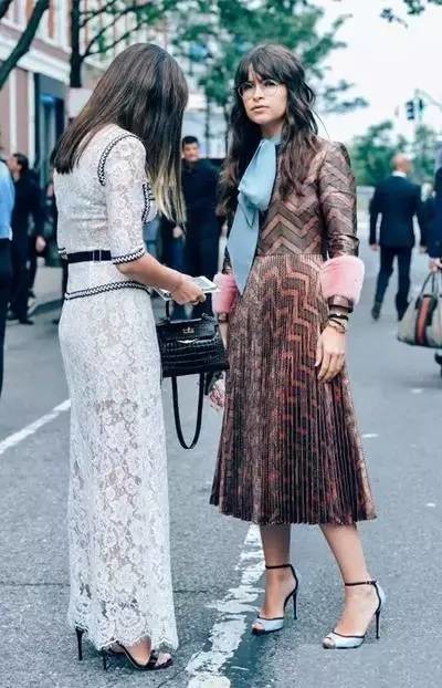 夏季穿长裙配什么包好看? 时髦明星都在用这几