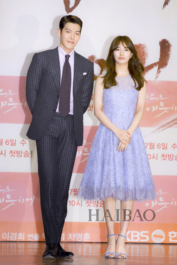 裴秀智生活中抱李敏镐﹐荧幕上搂金宇彬﹐16