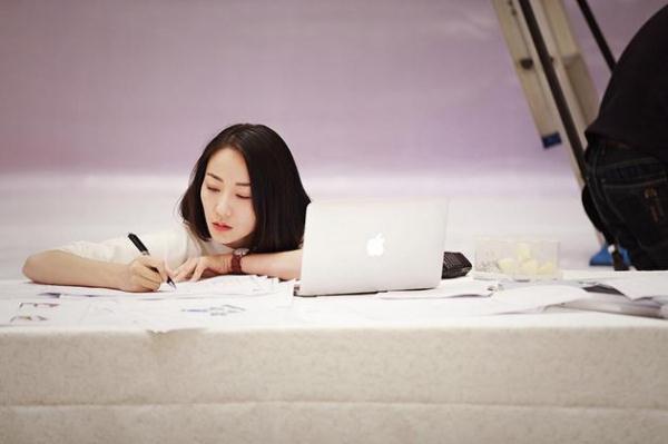 韩雪学英语入魔 励志做网红界的高能学霸