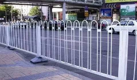 护栏屡杀人,急救黄金8分钟里你能做什么?