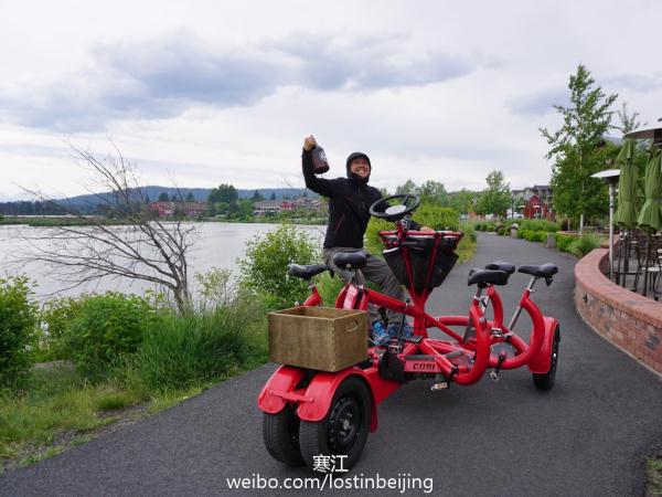 本德，啤酒當作下午茶，7人騎1部單車，邊騎邊喝