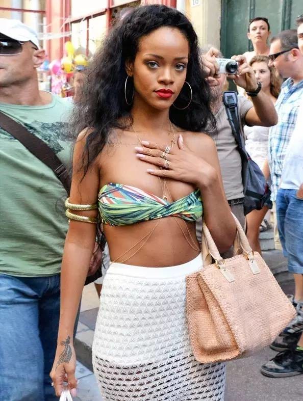 你与她们的沙滩装之间&nbsp;还差这几件首饰