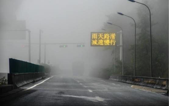 开车时遭雷击，他做了一件事让全家平安