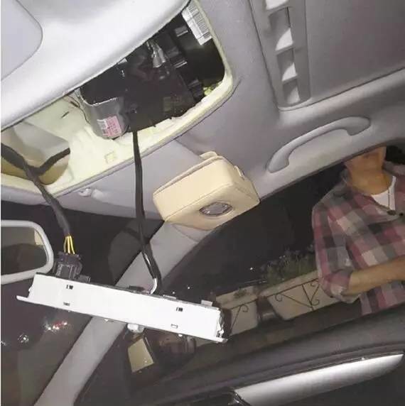 开车时遭雷击，他做了一件事让全家平安