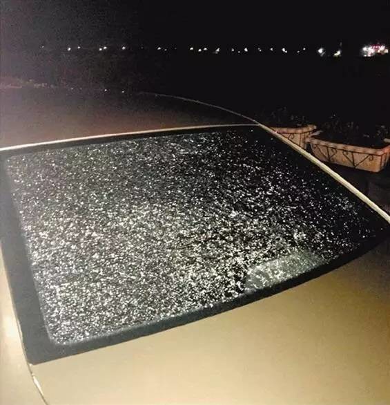 开车时遭雷击，他做了一件事让全家平安