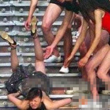 蔡依林开唱滑倒 盘点这些女星跌倒画面