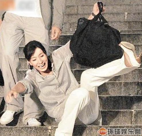 蔡依林开唱滑倒 盘点这些女星跌倒画面