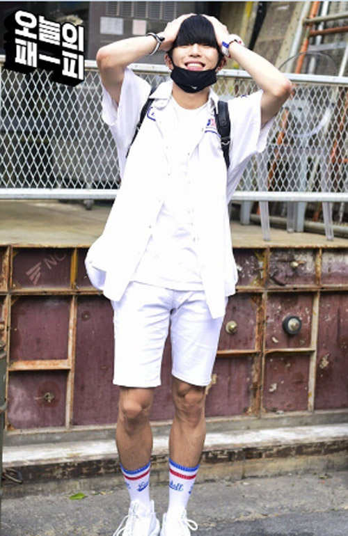 韩星朴镇直播秀笑称要向偶像权志龙学习