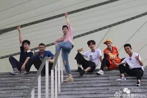 这个Boy有毒!长了张初恋脸,却在自黑路上越走越远