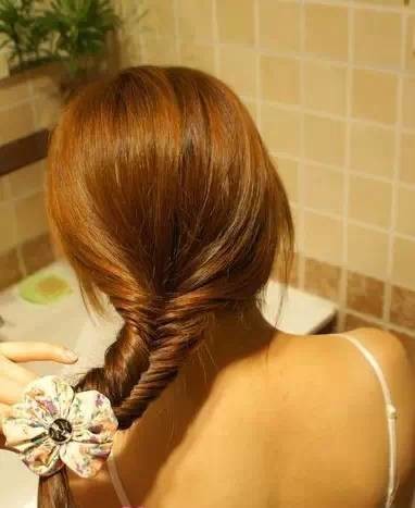 夏天出门这样扎头发,天热也要做磨人的小妖精