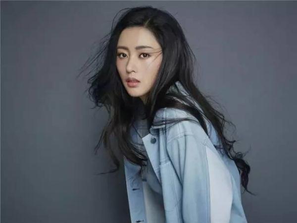 今日爆料：当红女星被前任抛弃是因为长相被嫌弃