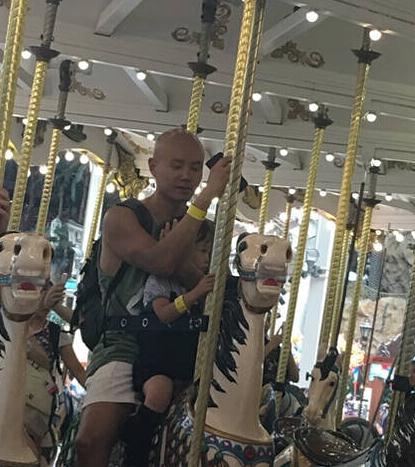 乐嘉现任妻子曝光 开空头支票将17岁女儿许