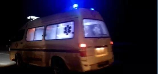 小三开车猛撞保时捷怀孕正室,致其昏迷双胞胎