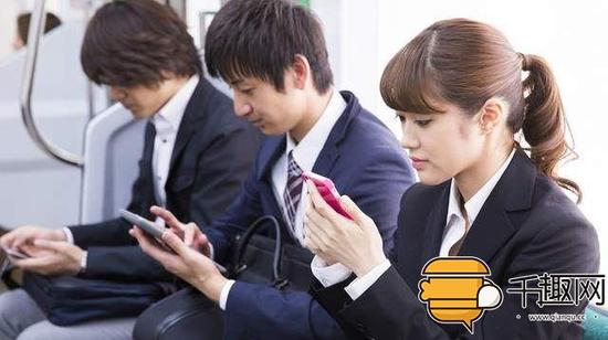 外国人眼中 日本人使用手机的十大奇怪习惯