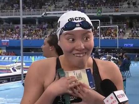 傅园慧表情包走红 被赞游泳界的一股泥石流