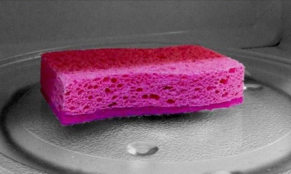 把毛巾扔进微波炉﹐竟有奇效﹗真是白用了那么