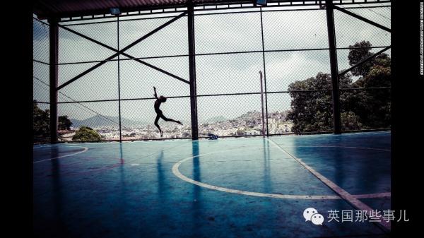 在里约,还有这一群你看不到的,躲在贫民窟里跳