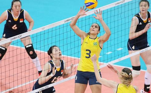 中国女排决战塞尔维亚 2局之后战成1-1平