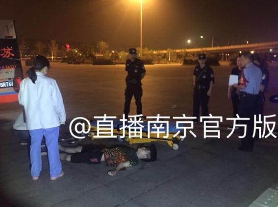 即时新闻 正文 张云雷凌晨4点在南京南站2楼送客平台坠落至地面
