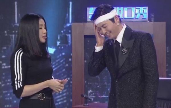 王蓉砸伤主持人 主持人反应异常淡定疑节目炒作