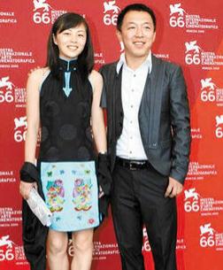 黄渤携妻女会友 与小欧的相濡以沫是永久的感情