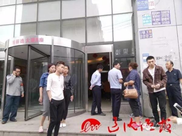 电梯故障发生意外惨剧：“跳就跳呗”说完，90后情侣坠入电梯井身亡！
