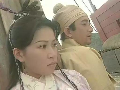 梦境的纠葛，梦见婆奶奶从大树摔落，哭泣无助父辈阻拦救援