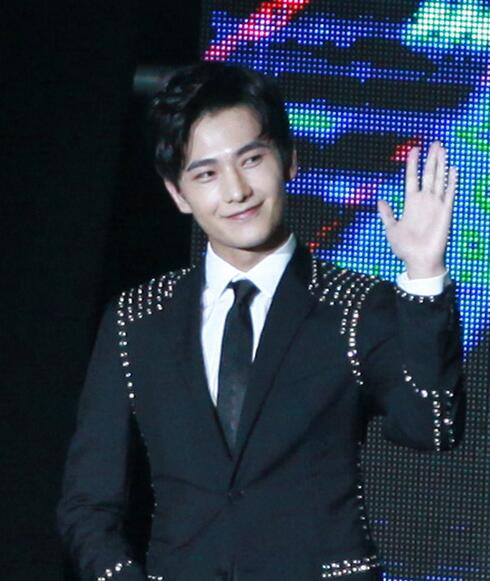 偶尔看自己很帅的肖奈大神杨洋一言不合就开车