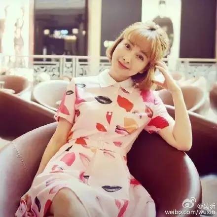 背景板多年的吴昕开始翻身了!甩掉李易峰感觉