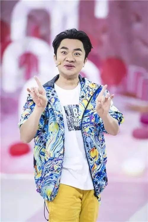 身为综艺小霸王，首度直播却遭遇尴尬，直到他模仿起了金星...