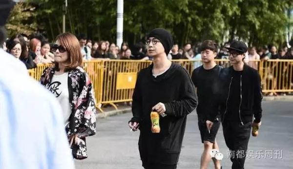 乔任梁追悼会今早举行 李易峰井柏然赵丽颖到