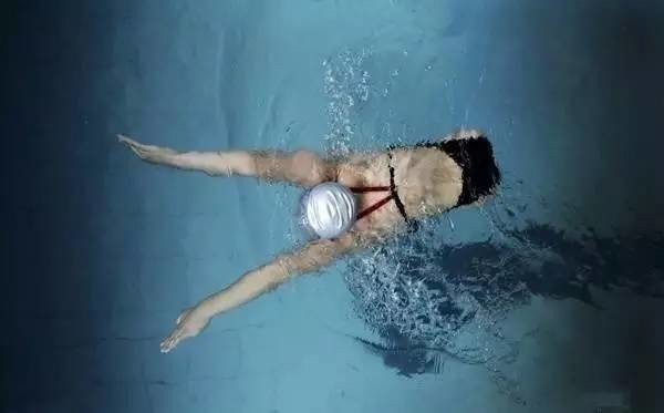 从15年前的篮球女孩到残奥选手 从无下肢到