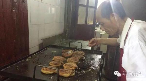 上海阿大葱油饼的做法图片_WWW.66152.COM