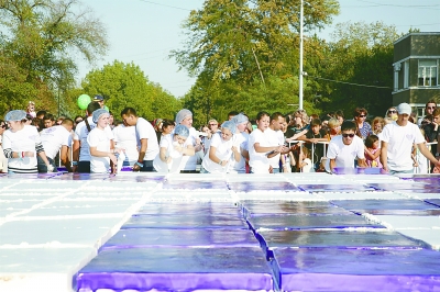 吉尔吉斯斯坦：大蛋糕 做慈善