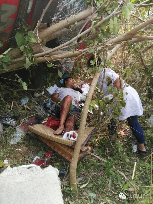 这个急救护士即将退休,却在沼泽地里坚守伤者两小时:只想把人救回来