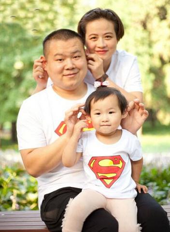 岳云鹏晒女儿正面照 网友调侃女儿表情大写的