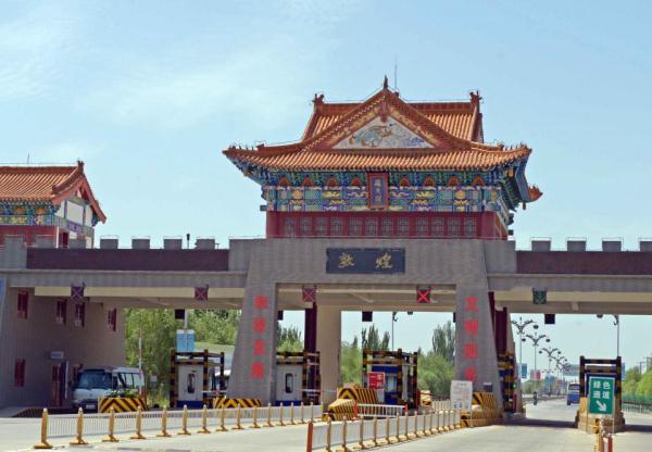 网站首页 网站资讯 景点资讯 >> 详细页面       飞机:敦煌机场离市区