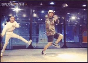 网红脸、跳舞棒,儿童版《白蛇传》里的白娘子