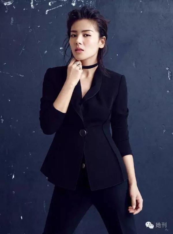刘涛一路"攻"到巴黎时装周,38岁照样美成20 穿衣偶像!