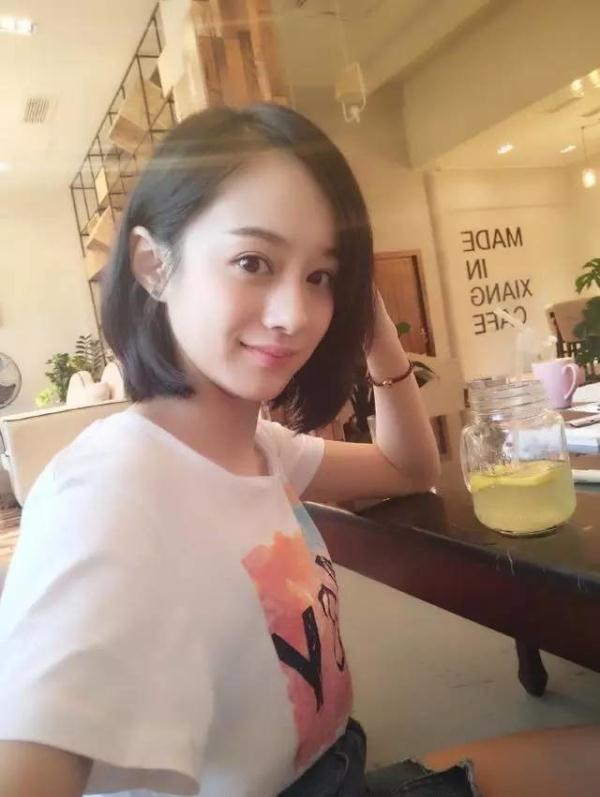 郑爽唯一签约的女艺人,有郑爽护航这妹子前程