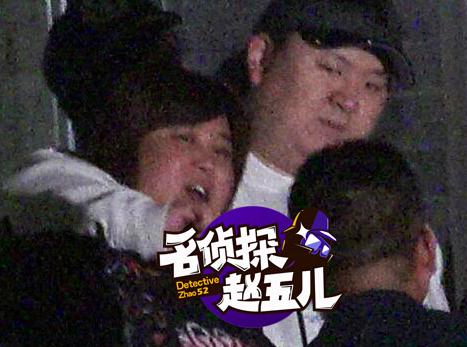 贾玲与绯闻男友走红毯 毫不避嫌没把对方当异性看(组图)