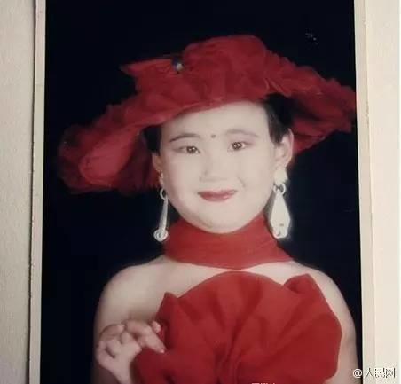 几十年过去了 儿童舞台妆还是爸妈当年的模样