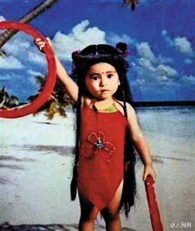 几十年过去了 儿童舞台妆还是爸妈当年的模样