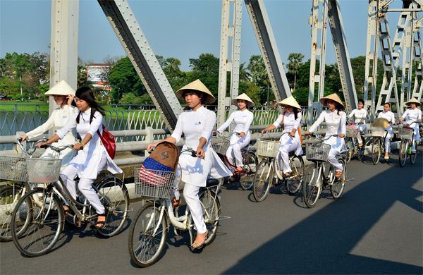 骑自行车美女手绘