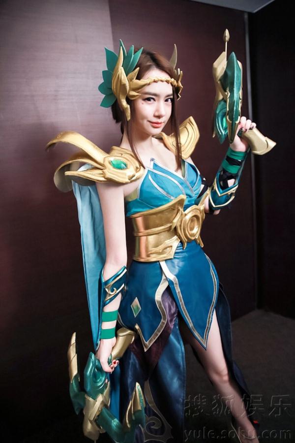 戚薇李承铉大玩cosplay网友：网瘾夫妇城会玩