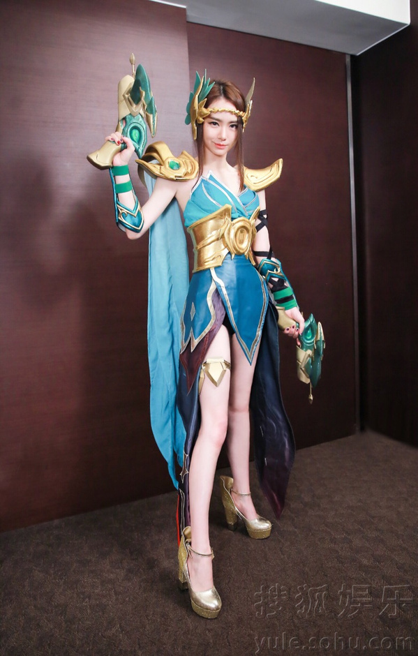 戚薇李承铉大玩cosplay网友：网瘾夫妇城会玩