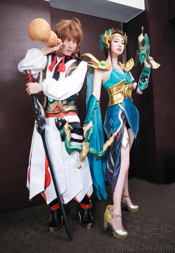 戚薇李承铉大玩cosplay网友：网瘾夫妇城会玩